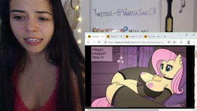 Любительница просмотров хентай-порно