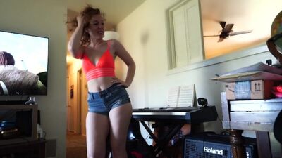 Покажу свое мокрое бельишко...