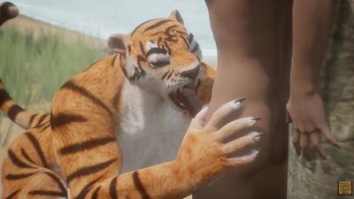 Пушистая кошечка, поймала свою добычу