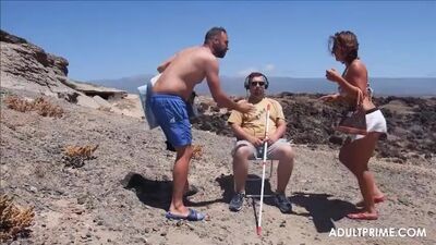 Страсть настигла на берегу моря, можешь нам завидовать