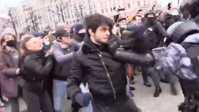 Драка чеченца с ОМОН на митинге 23.01.2021 Москва, Пушкинская, акция Навального