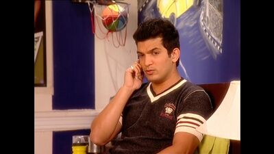 Miley-Jab-Hum-Tum_episode290_Adhiraj-apologises-to-Suhani