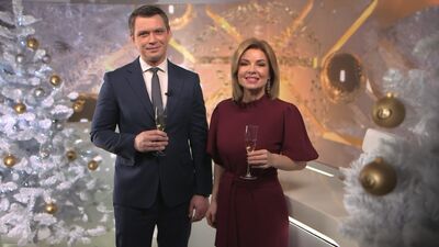 Ведущие ОНТ поздравляют с Новым Годом: Дмитрий Максимович и Елена Михаловская