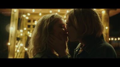 Katherine Langford - Spontaneous (2020) HD 1080p Nude? Sexy! Watch Online / Кэтрин Лэнгфорд - Спонтанность