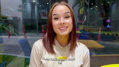 Я трахаю свою новую сотрудницу в туалете!