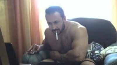 Str8 татуированная мускулистая папочка дрочит перед камерой