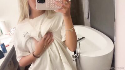 Голая Breckie Hill