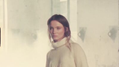 Голая Freya Allan