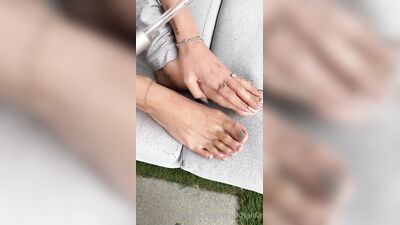 Голая Mia Khalifa 2