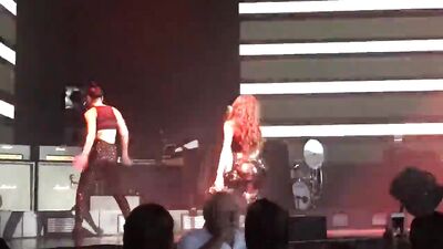 Голая Hailee Steinfeld