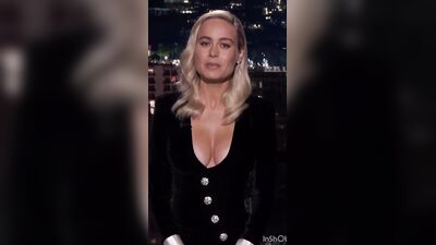 Голая Brie Larson