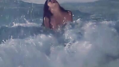 Голая Salma Hayek