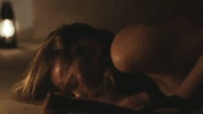 Голая Elizabeth Olsen