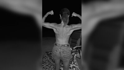 Голая Mary Burke