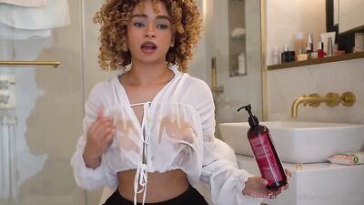 Голая Kiara Peach