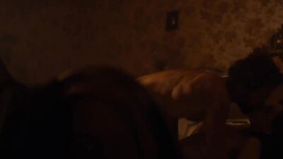 Голая Emma Mackey