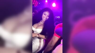 Голая Nicki Minaj