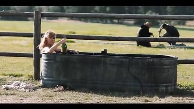 Голая Kelly Reilly