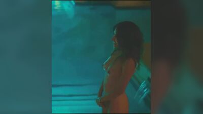 Голая Sarah Shahi