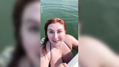 Голая Isla Moon