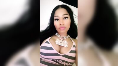 Голая Nicki Minaj