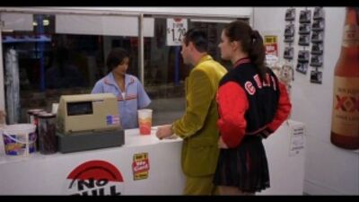 Отрывок из фильма "Кровавый четверг" / Убийство в кафе. Надпись на курточке "П%зда"