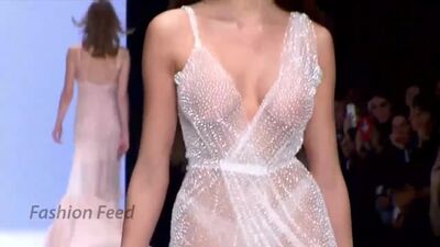 Анастасия Решетова голая на подиуме