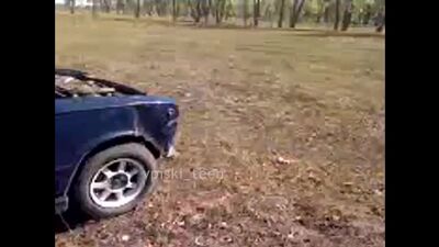 Нашли уютный уголок, за городом, полирует хуй как мастерица, высосала душу с хуя, ебля в машине