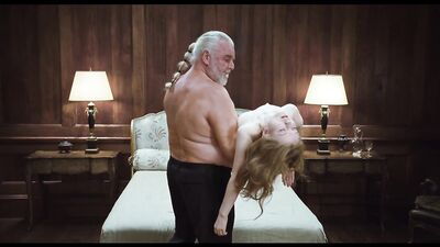 Голая Emily Browning