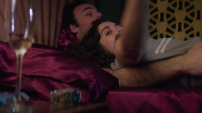 Голая Alison Brie, Betty Gilpin