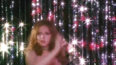 Голая Cassandra Peterson