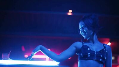 Голая Hunter Schafer, Alexa Demie