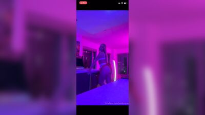 Голая Isnotmena