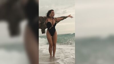 Голая Kira Shine