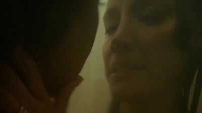 Голая Emmanuelle Chriqui