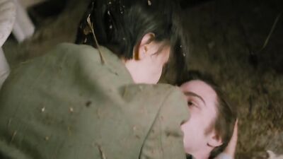 Голая Sarah Gadon