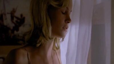 Голая Natasha Henstridge