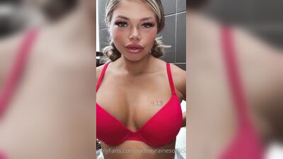 Голая Sydney Raines