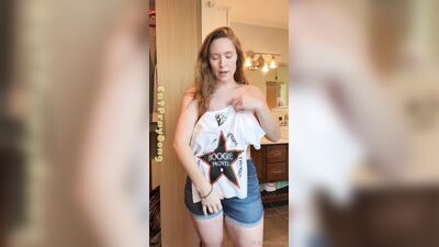 Голая Eat Pray Dong