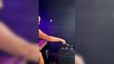 Голая Hailey Ostrom