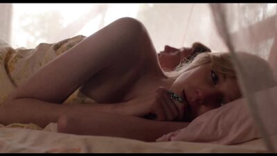 Голая Elizabeth Debicki