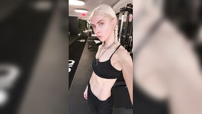 Голая Taylor Momsen