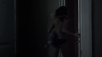 Голая Sarah Chalke