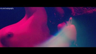 Голая на фото - Шейлин Вудли (Shailene Woodley) в фильме "Сноуден" (Snowden, 2016, Оливер Стоун) 1080p