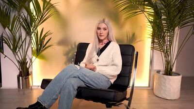 Смотрю свои первые видео – Eva Elfie