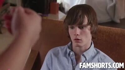 Женщина и молодой парень