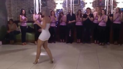 BEYAZLI ARAP KIZA DİKKAT SÜPER HALAYI ( DANS) نوري النجم اني عاشق بنتكم زمارة.mp4