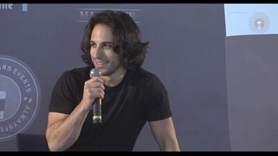 Deniz Akdeniz – Storytelling Con