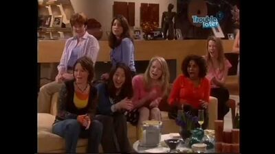 Стриптиз в исполнении Харриэт Сэнсом Харрис (Фелиция Тилман в ОД)