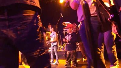 Landon Barker stagediving@The Roxy